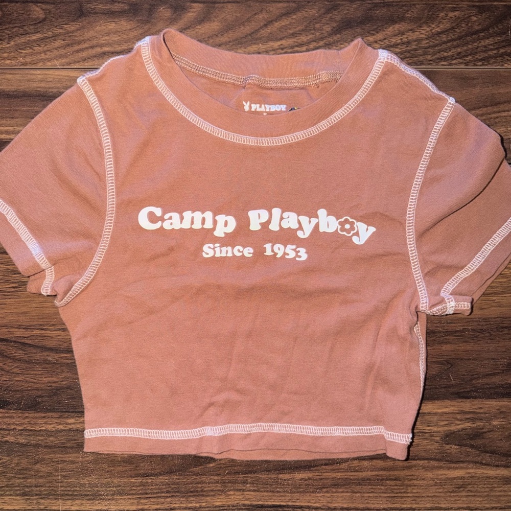 PLAYBOY x PACSUN Women’s Crop Brown baby tee